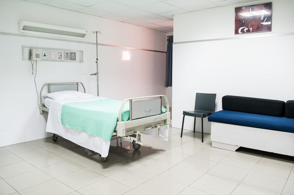 Kuduz Nedir? Kuduz Aşısı Nedir? 2 hospital bed near couch